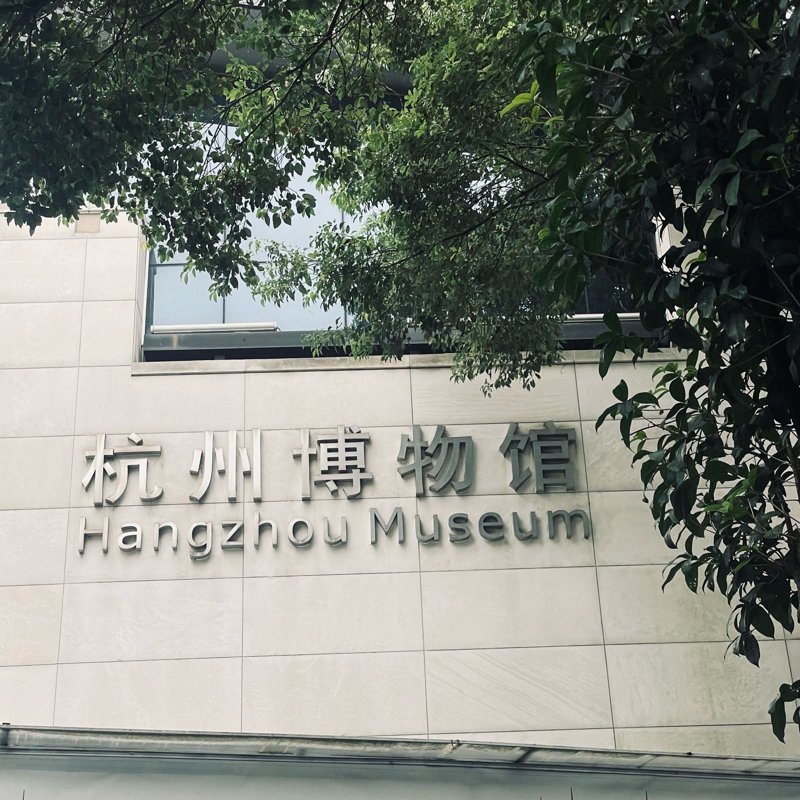 南宋官窖月白釉海棠形贯耳瓶:还原千年前的美学盛宴