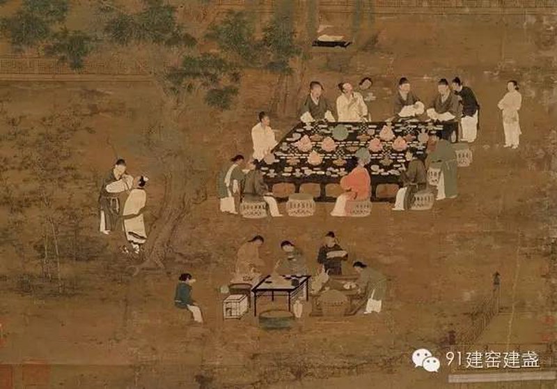 南宋官窖月白釉海棠形贯耳瓶:走进历史的韵味